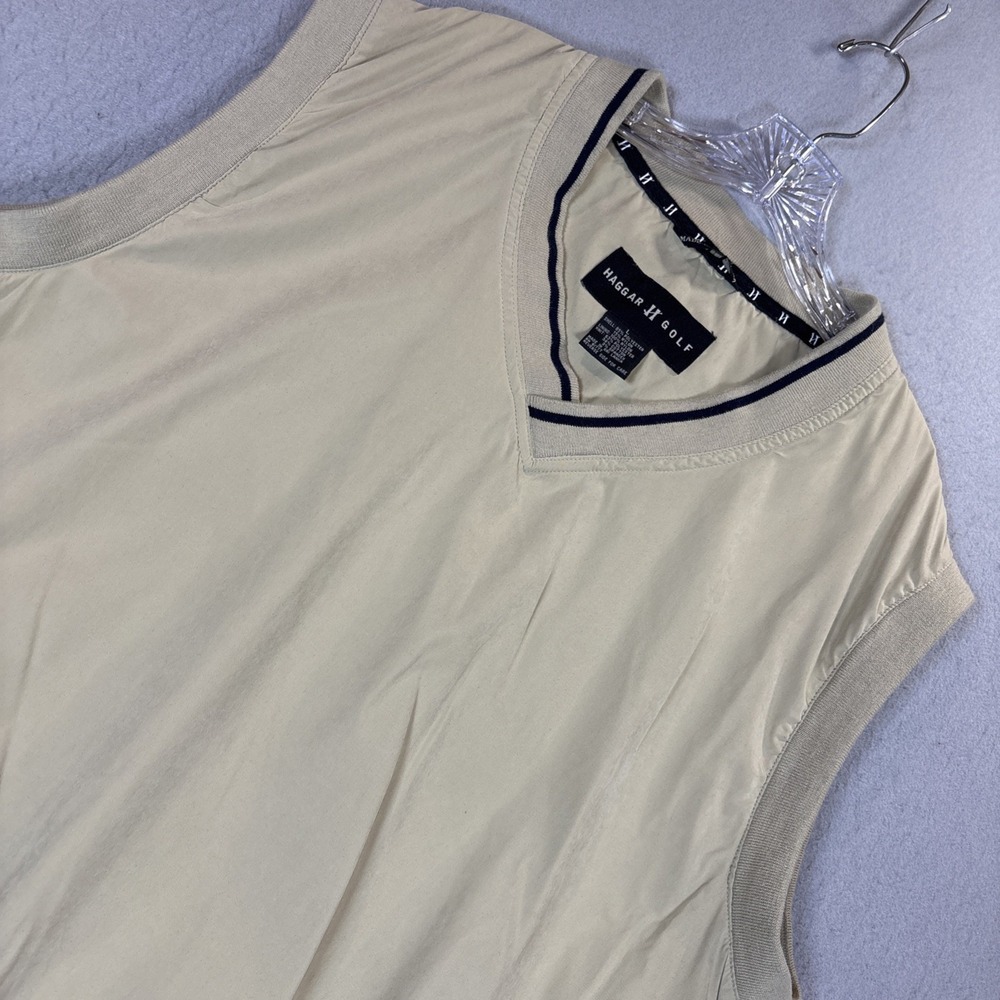 Men's Haggar Golf Vest Size Large V Neck. Poly / Nylon. Sporty. Athletic.